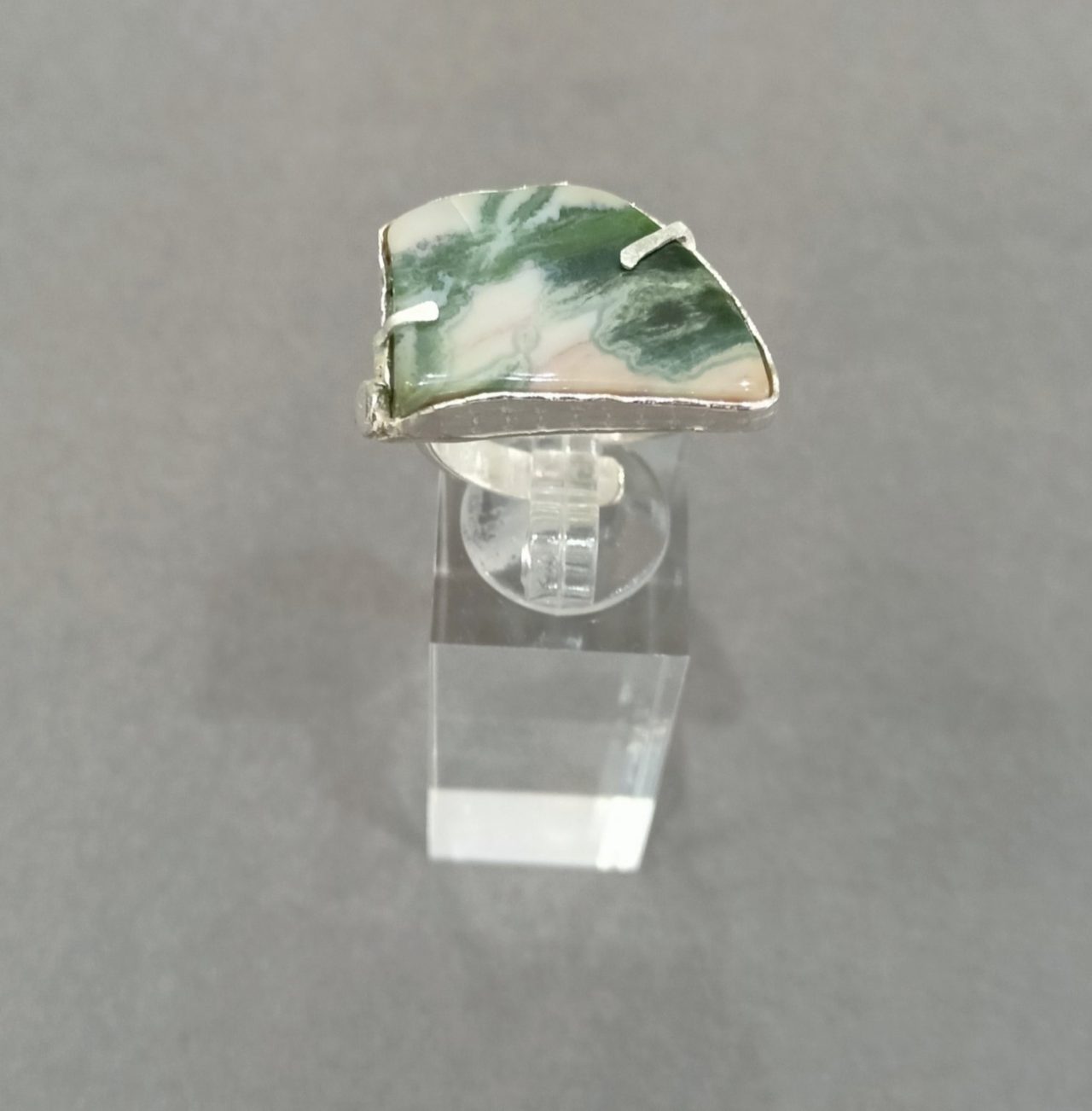 alt="Ασημένιο 925 δαχτυλίδι με σερπεντίνη Αρίσβη"