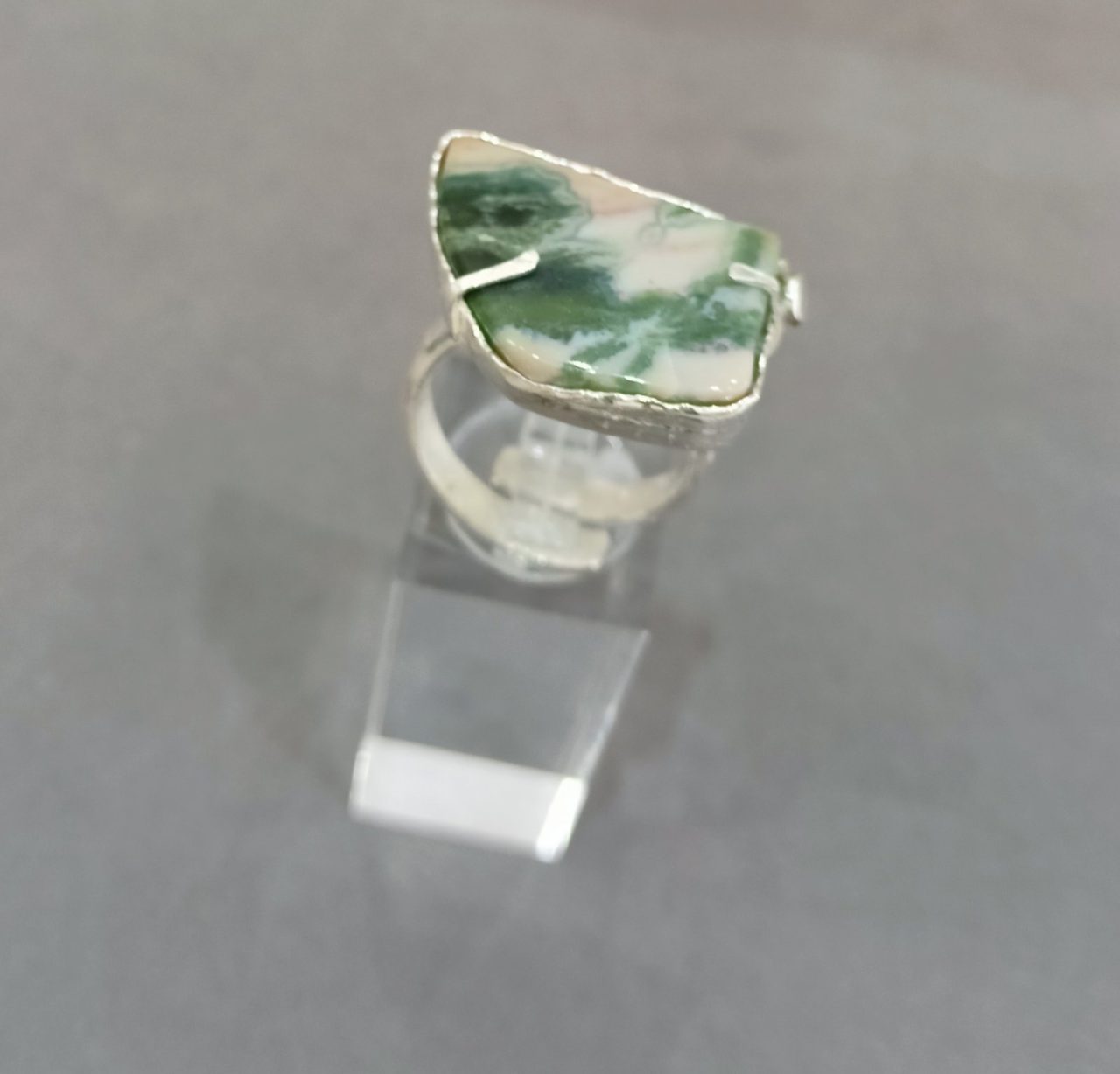 alt="Ασημένιο 925 δαχτυλίδι με σερπεντίνη Αρίσβη"