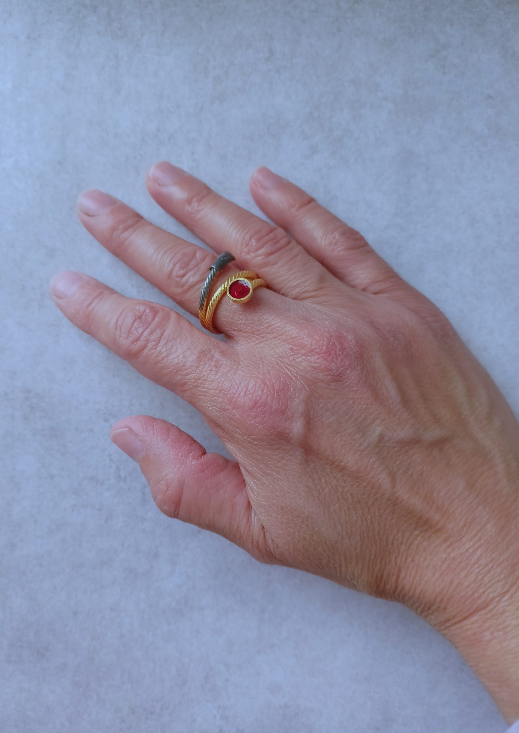 Επιχρυσωμένο δαχτυλίδι Ευρυνόμη 2 1 scaled