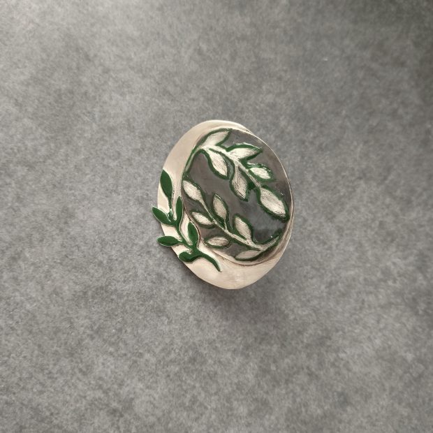 Ασημένια καρφίτσα Αέλια alt=''χειροποίητη καρφίτσα'' alt=''handmade pin'' alt=''γυναικείο κόσμημα'' alt=''woman jewelry'' alt=''χειροποίητα κοσμήματα'' alt=''handmade jewelry'' alt=''κοσμήματα'' alt=''jewelry''