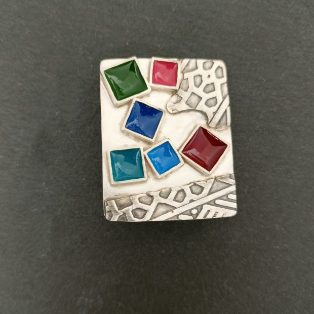 Ασημένια καρφίτσα Αρετούσα alt=''χειροποίητη καρφίτσα'' alt=''handmade pin'' alt=''γυναικείο κόσμημα'' alt=''woman jewelry'' alt=''χειροποίητα κοσμήματα'' alt=''handmade jewelry'' alt=''κοσμήματα'' alt=''jewelry''