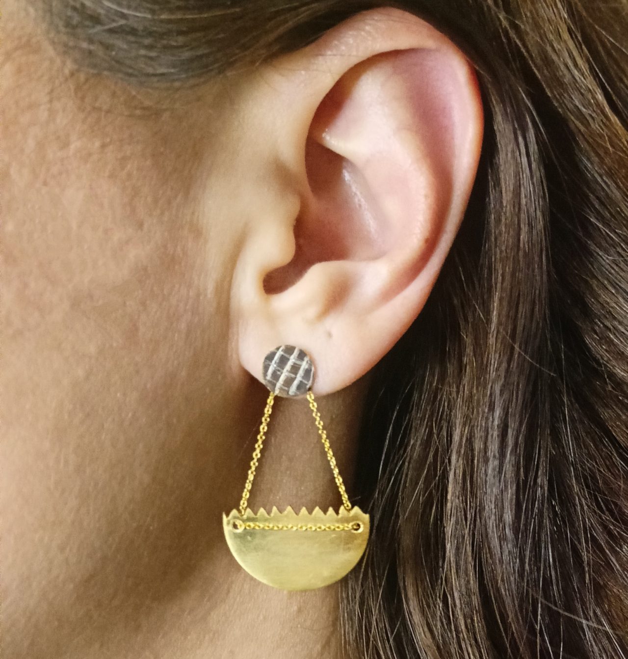 Gold-plated earrings Electra 9 Επιχρυσωμένα 925 σκουλαρίκια Ηλέκτρα
alt=''χειροποίητα σκουλαρίκια'' alt=''handmade earrings'' alt=''γυναικείο κόσμημα'' alt=''woman jewelry'' alt=''χειροποίητα κοσμήματα'' alt=''handmade jewelry'' alt=''κοσμήματα'' alt=''jewelry''