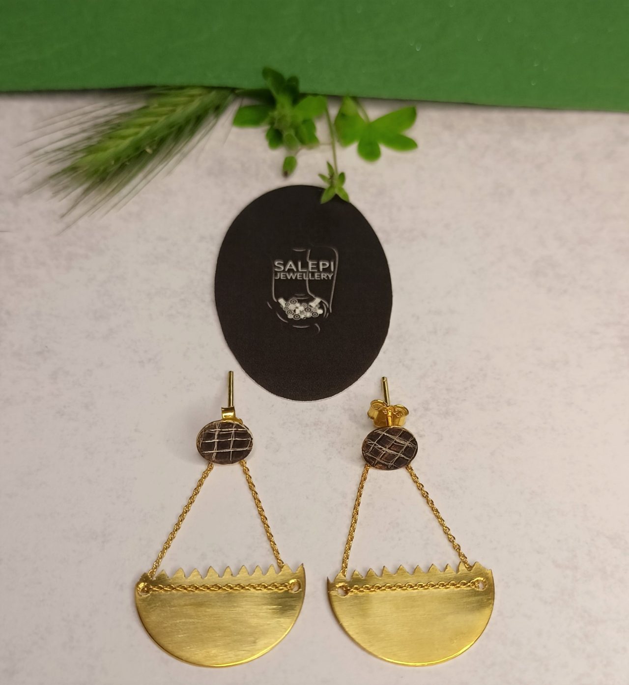 Gold-plated earrings Electra 7 Επιχρυσωμένα 925 σκουλαρίκια Ηλέκτρα
alt=''χειροποίητα σκουλαρίκια'' alt=''handmade earrings'' alt=''γυναικείο κόσμημα'' alt=''woman jewelry'' alt=''χειροποίητα κοσμήματα'' alt=''handmade jewelry'' alt=''κοσμήματα'' alt=''jewelry''