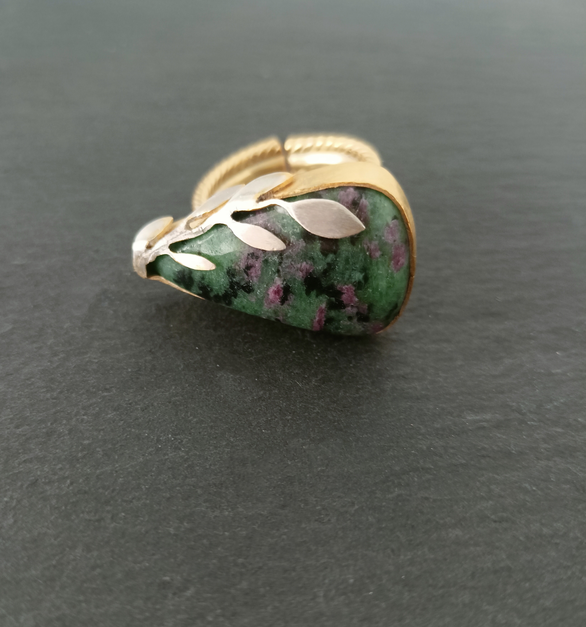 Χειροποίητο Κόσμημα με πέτρες: Συνδυασμοί με Μοναδικές Ημιπολύτιμες Πέτρες 2 Επιχρυσωμένο δαχτυλίδι Ανθή με ζωησίτη και ρουμπίνι