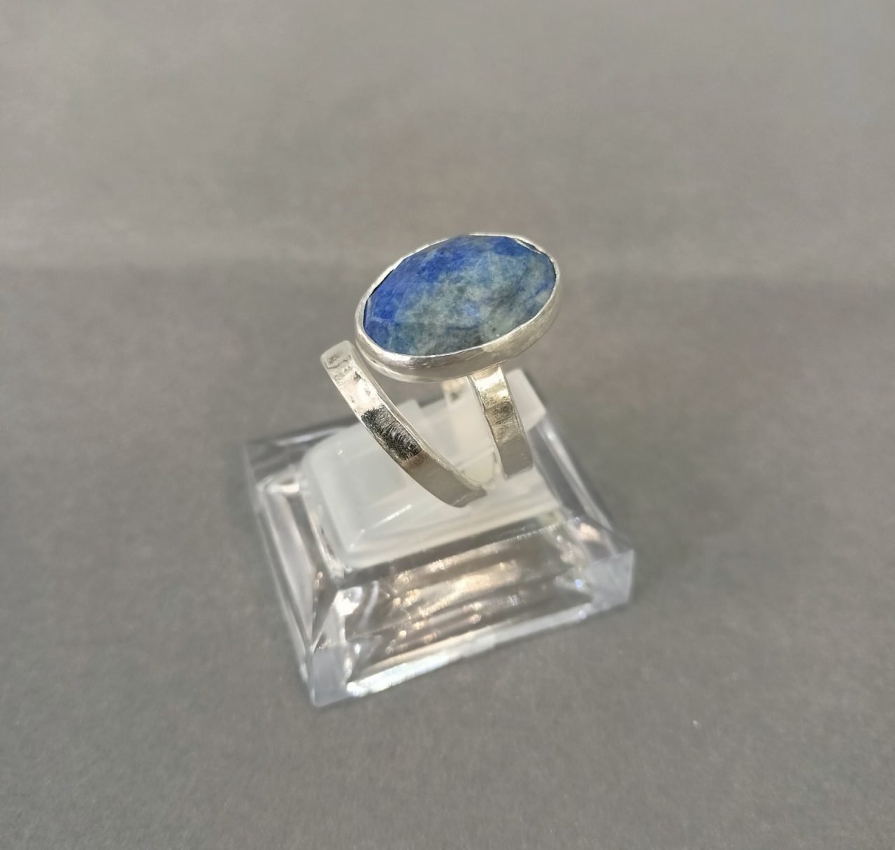 Ασημένιο 925 δαχτυλίδι Κλέορα
alt=''Χειροποίητο Δαχτυλίδι'' alt=''handmade rings'' alt=''γυναικείο κόσμημα'' alt=''woman jewelry'' alt=''χειροποίητα κοσμήματα'' alt=''handmade jewelry'' alt=''κοσμήματα'' alt=''jewelry'