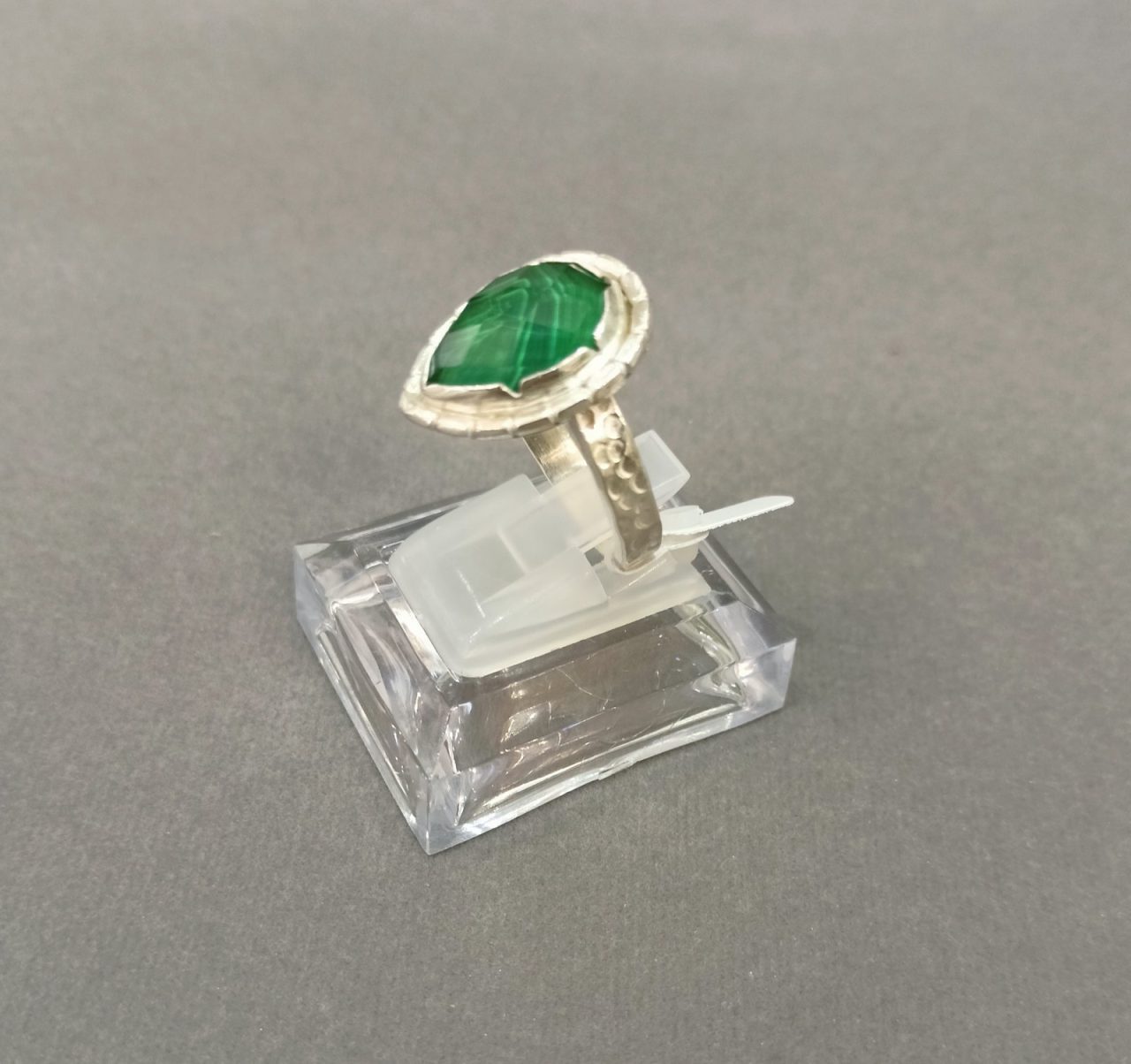 Silver 925 Mathilde ring 5 Ασημένιο 925 δαχτυλίδι με πέτρα μαλαχίτη
alt=''Χειροποίητο Δαχτυλίδι'' alt=''handmade rings'' alt=''γυναικείο κόσμημα'' alt=''woman jewelry'' alt=''χειροποίητα κοσμήματα'' alt=''handmade jewelry'' alt=''κοσμήματα'' alt=''jewelry'
