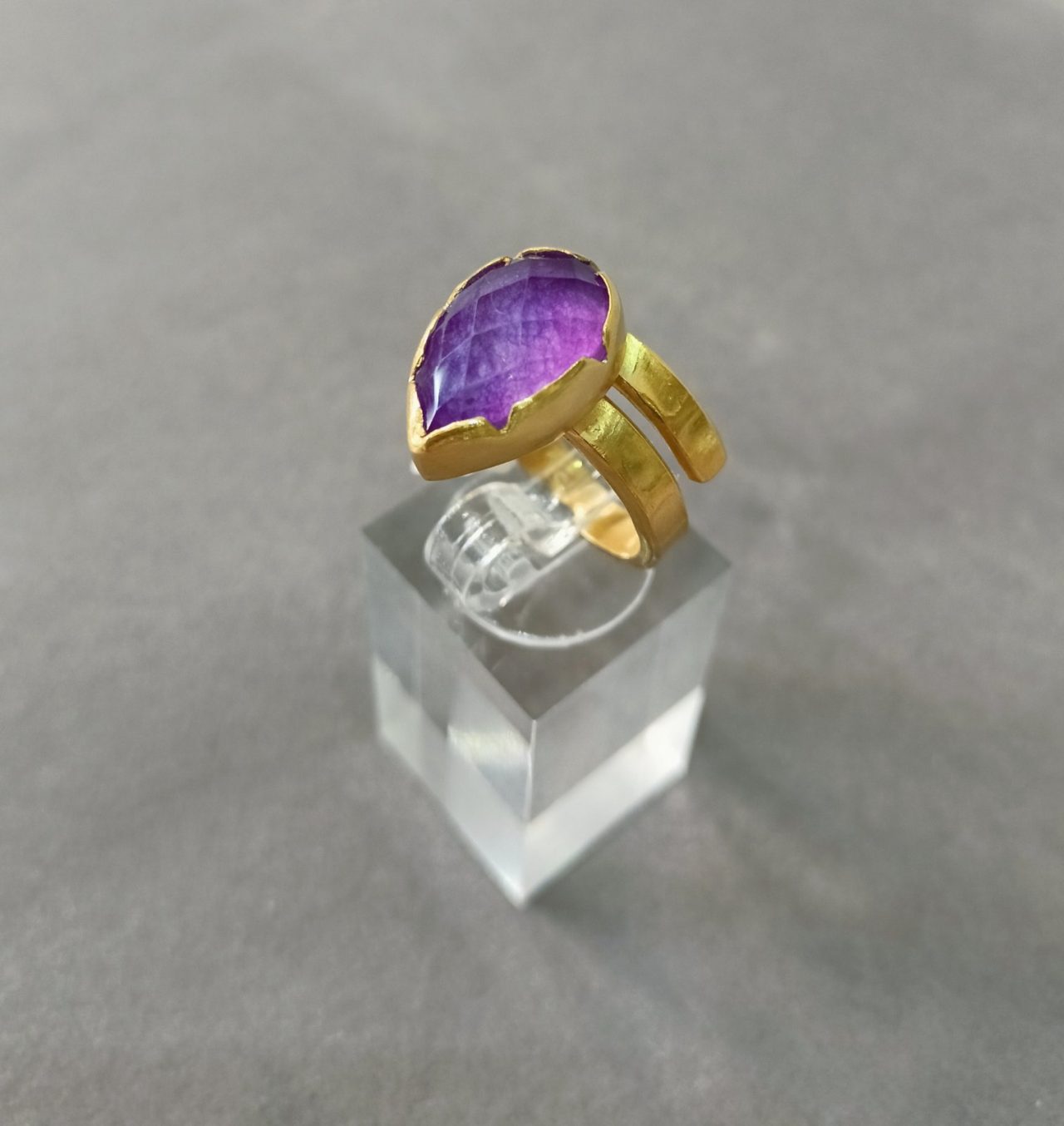Handmade gold plated 925 ring with amethyst Agathoniki 5 alt="Χειροποίητο επιχρυσωμένο 925 δαχτυλίδι με αμέθυστο Αγαθονίκη"