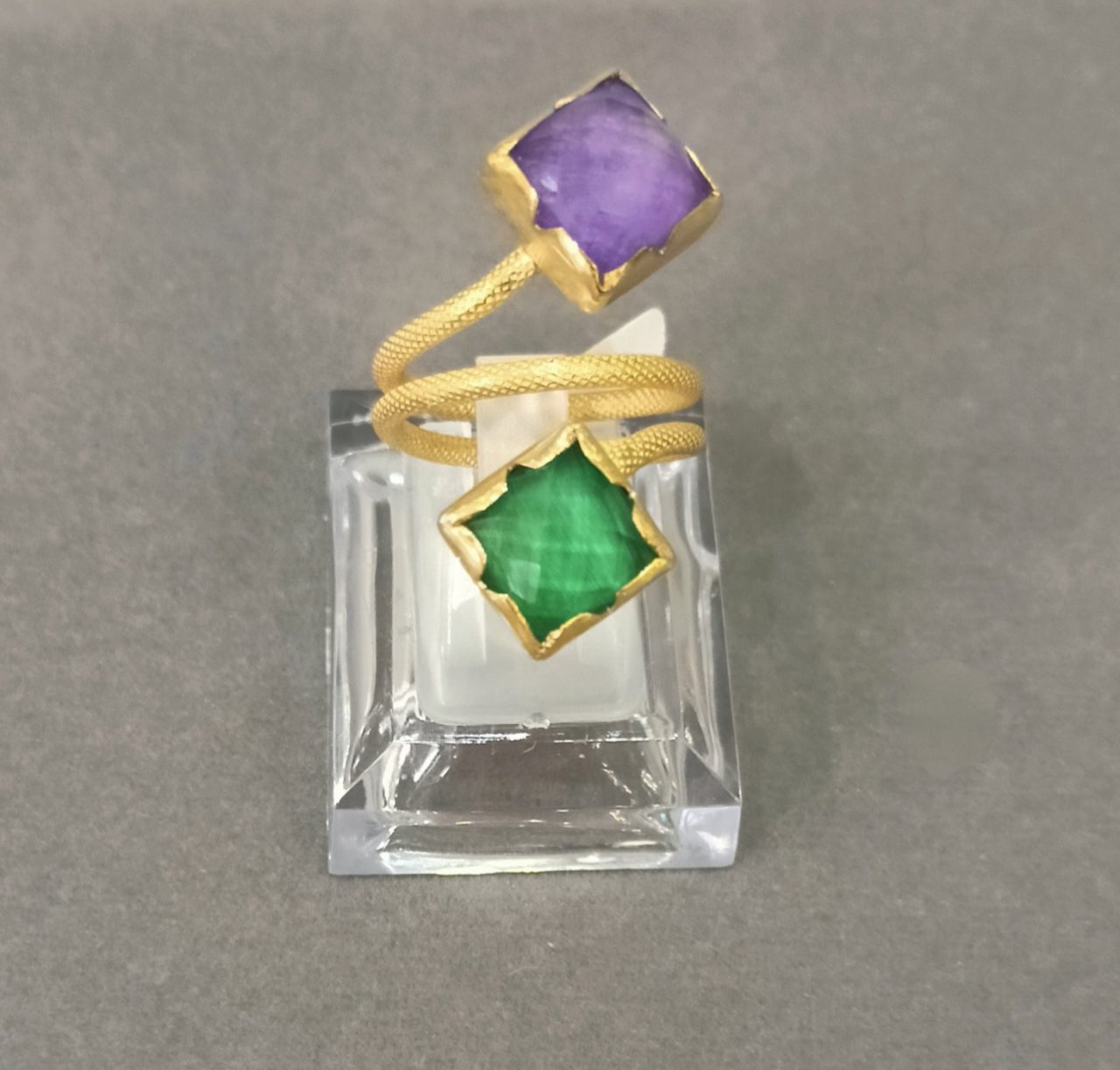 925 gold plated ring with malachite and amethyst – Faye 3 alt="Επιχρυσωμένο δαχτυλίδι 925 με μαλαχίτη και αμέθυστο Φαίη"