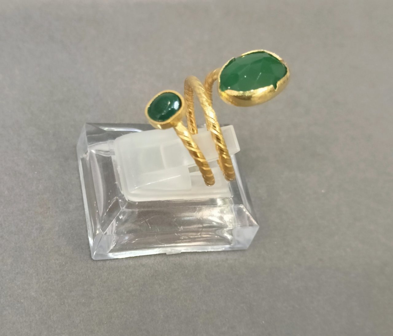 Gold plated 925 ring with green agate Simoni 5 alt="Επιχρυσωμένο δαχτυλίδι 925 με πράσινο αχάτη Σιμώνη"