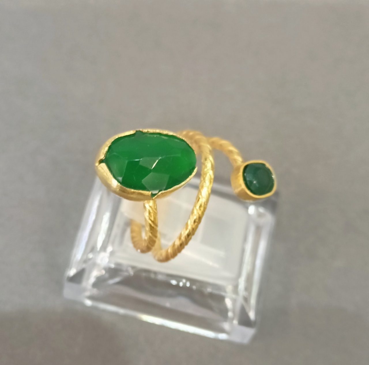 Gold plated 925 ring with green agate Simoni 7 alt="Επιχρυσωμένο δαχτυλίδι 925 με πράσινο αχάτη Σιμώνη"