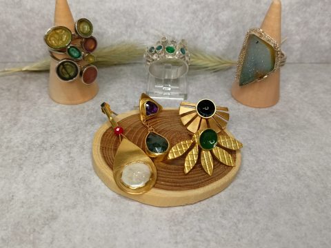 alt="Χειροποίητο κόσμημα Salepi – Επιλογή, ποιότητα και φροντίδα"